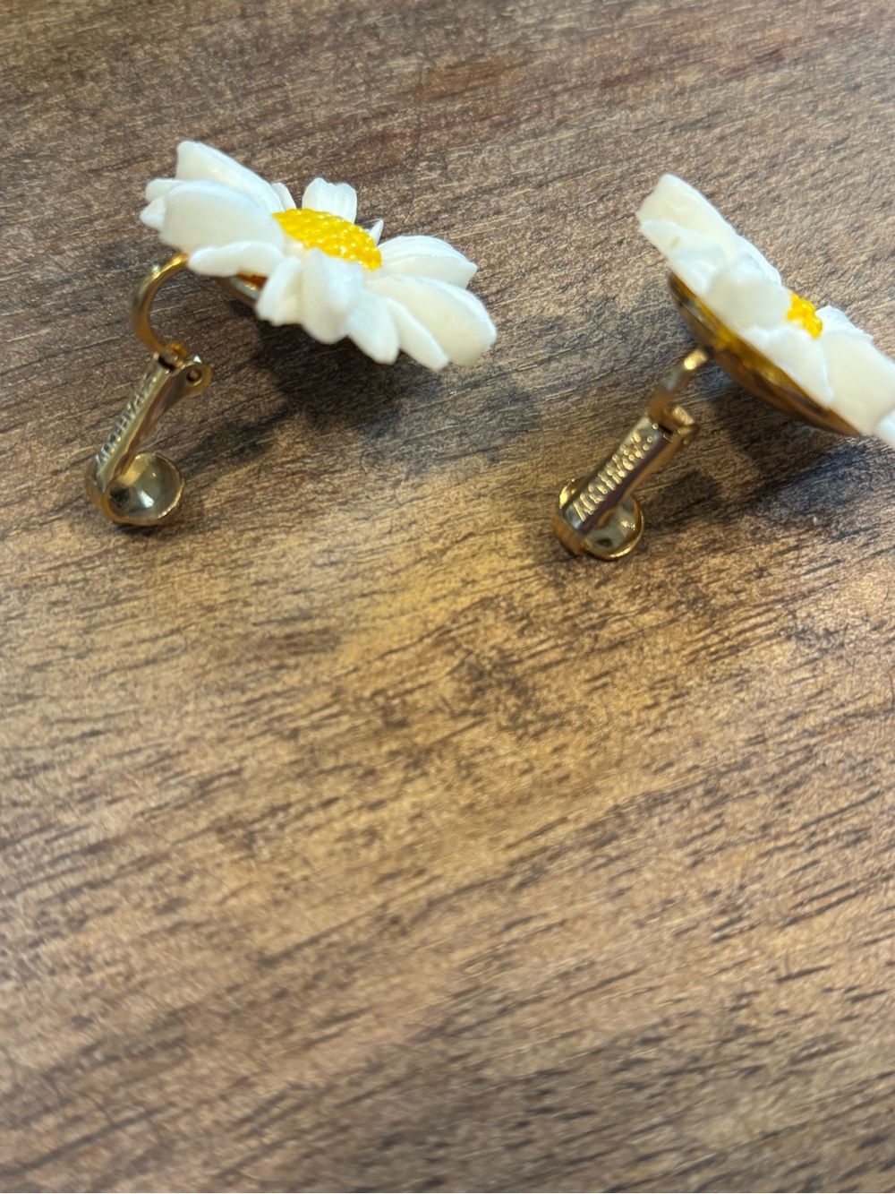 Vintage Sarah Coventry White Daisy Flower Necklace and clip on earrings - Picture 11 of 12